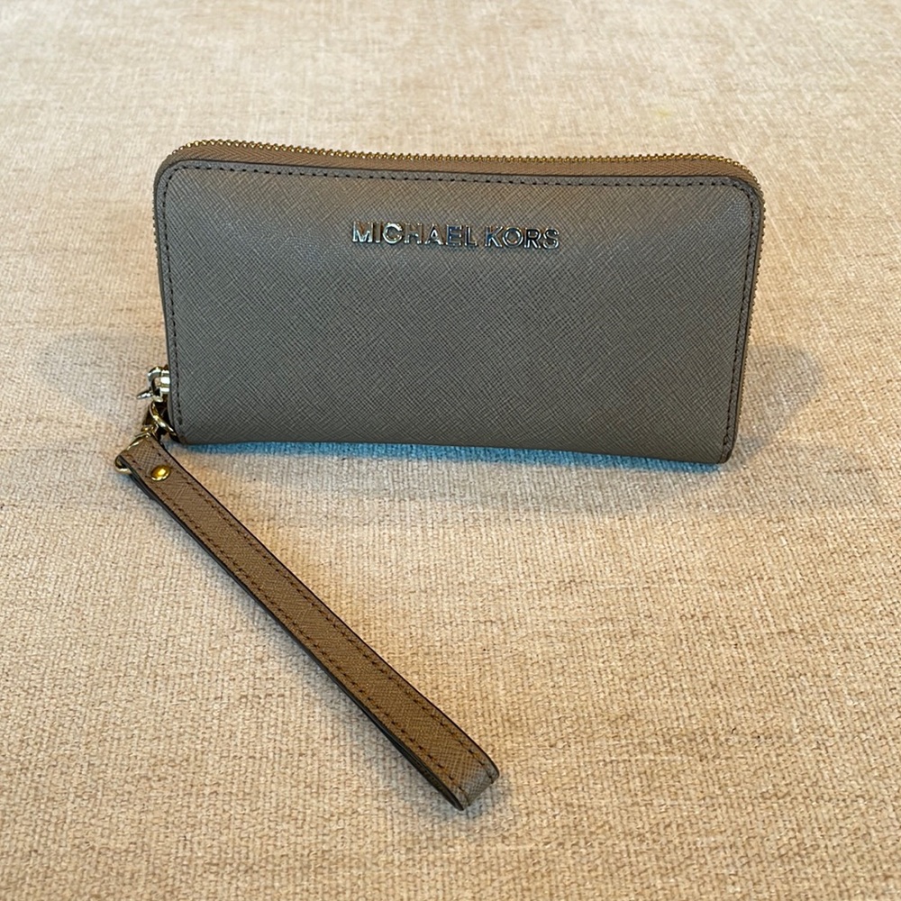 Michael Kors Jet Set Continental Wallet